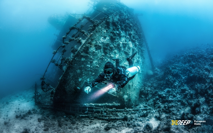 Scuba Wallpaper – Sidemount diver with STEALTH  REC Setup diving on  Giannis D wreck, Red Sea, Egypt – XDEEP